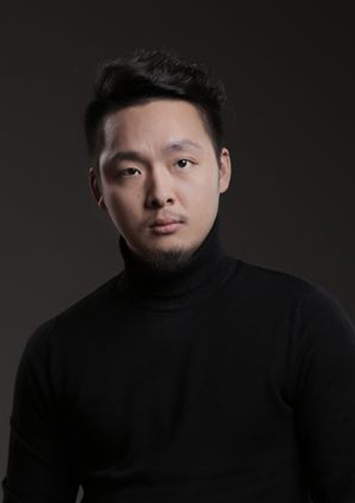 向中賢  畢業(yè)于中國美術學院